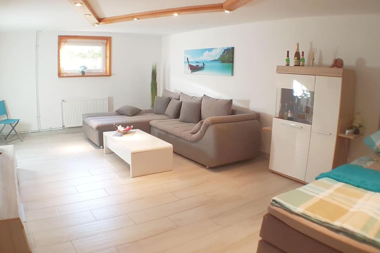 Schandelah Moderne Kellerwohnung Fuer Handwerker Zwischen Braunschweig Und Wolfsburg, Mit Internet, Kueche, Parkplatz, 24H Check-In מראה חיצוני תמונה